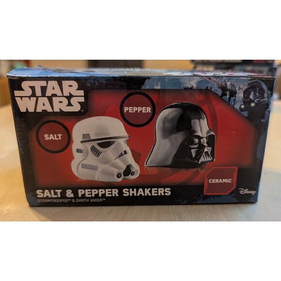 🎃 New Star Wars Ceramic Stormtrooper and Darth Vader Salt and Pepper Shakers - Picture 1 of 4